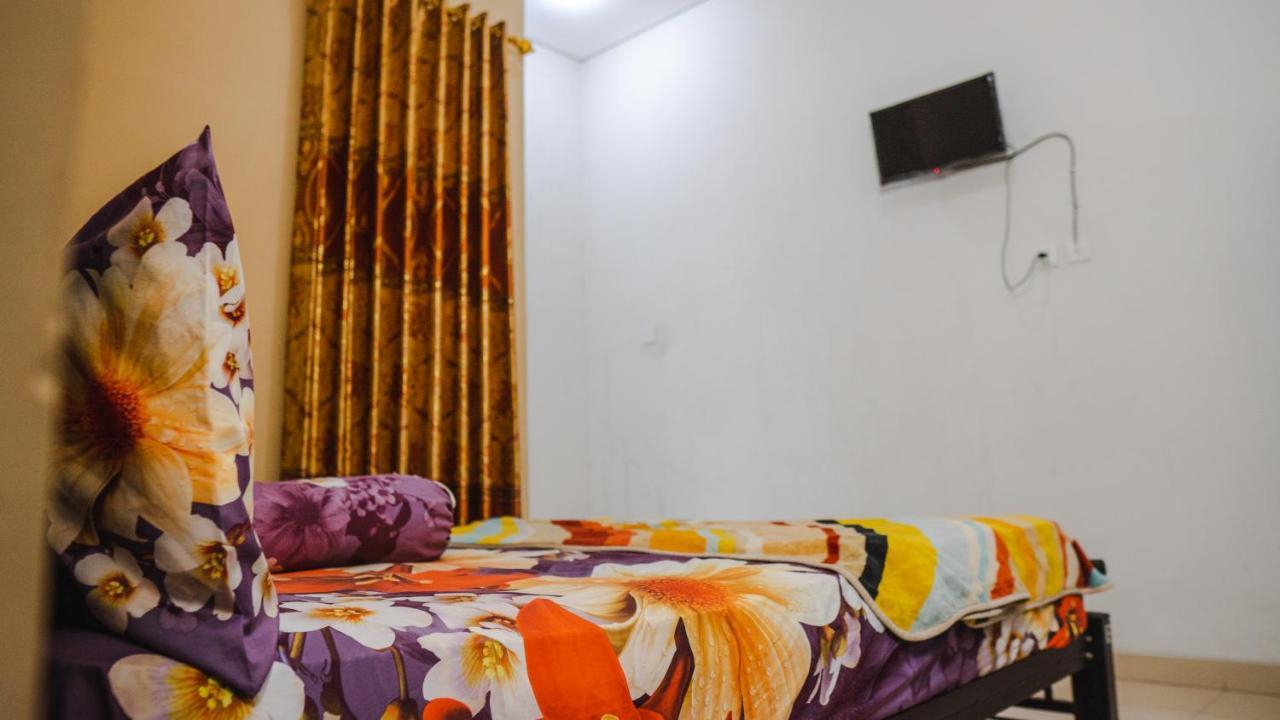 טגאל Sitiinggil Guest House Syariah מראה חיצוני תמונה